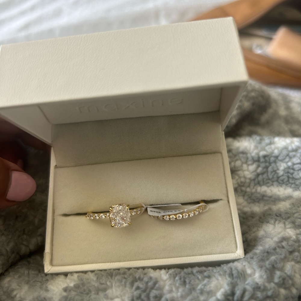 Maxine wedding set rings